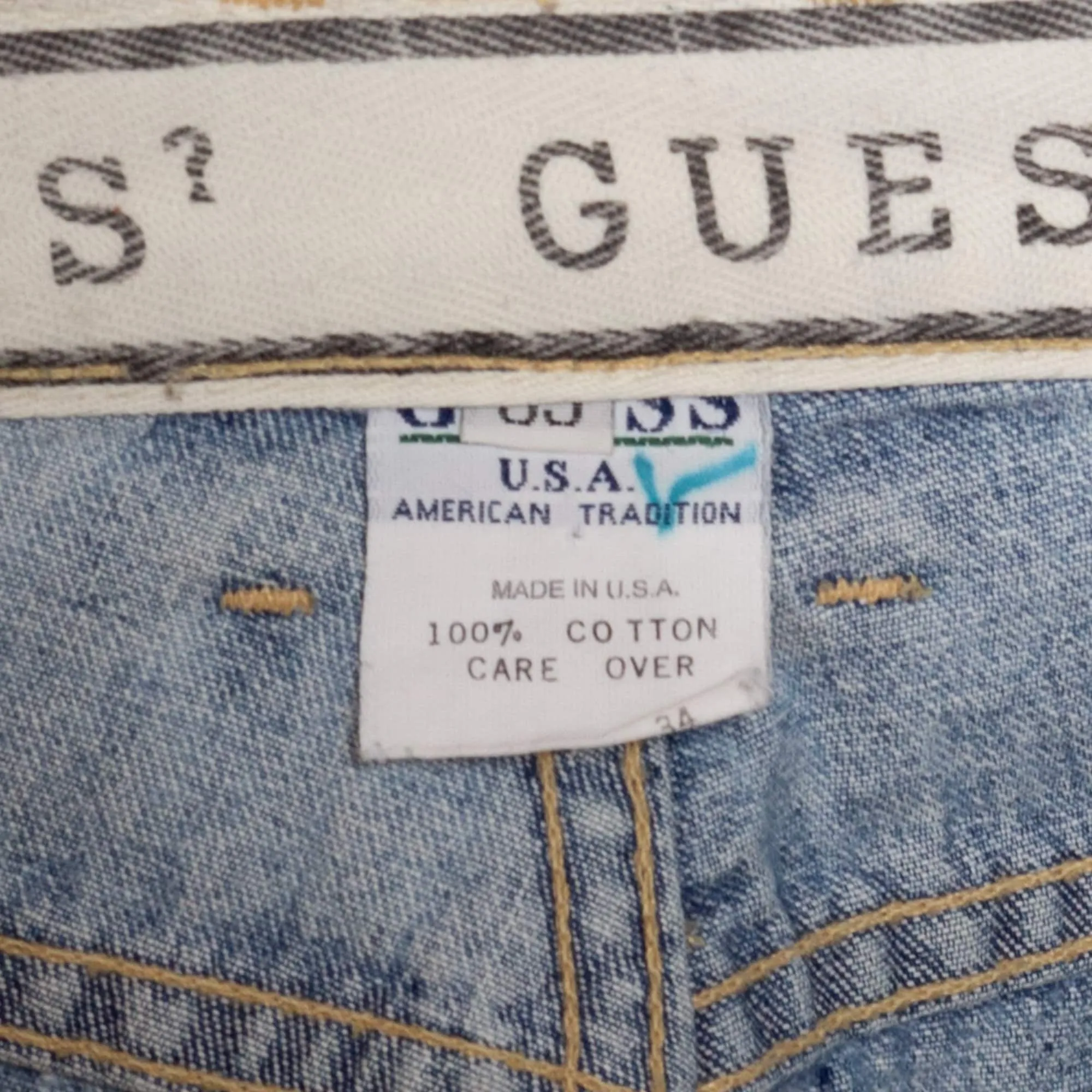 Med-Lrg 90s Guess Light Wash Distressed Jeans