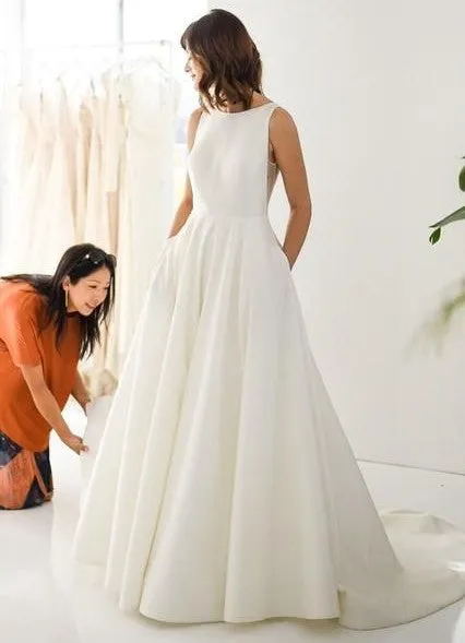 Sexy Back Ivory Satin Wedding Dress with Pocket